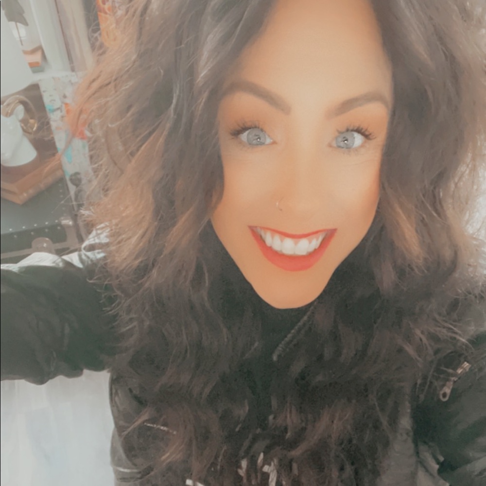 Meet your Posher, Stephanie